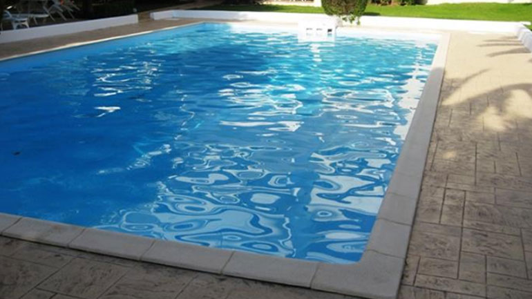 Κρήτη: Τουρίστρια βρήκε σφαίρα στον πάτο της πισίνας