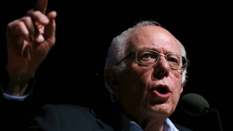 Ο Σάντερς απορρίπτει την κριτική της Κλίντον για τον ρόλο του στις προεδρικές εκλογές του 2016