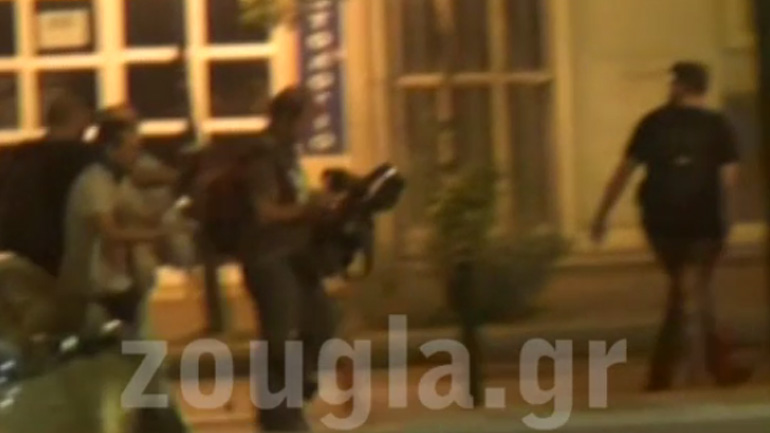Kαρέ – καρέ η επίθεση στο συνεργείο του ΑΝΤ1