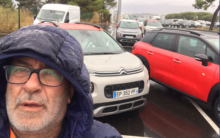 Στην Ελλάδα έχουμε καύσωνα και στην Κορσική βρέχει!!! Στην φωτογραφία ο Στράτης Χατζηπαναγιώτου με το νέο C3 Air Cross