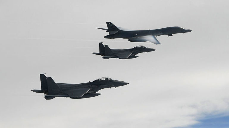 Αμερικανικά καταδιωκτικά και βομβαρδιστικά αεροπλάνα στην κορεατική χερσόνησο