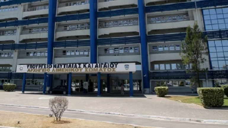 Συγκέντρωση διαμαρτυρίας ναυτεργατών έξω από το υπ. Ναυτιλίας