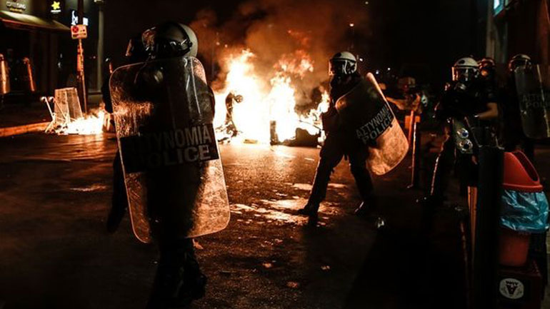 Ελεύθεροι αφέθηκαν οι επτά προσαχθέντες για τα επεισόδια στη Δραπετσώνα