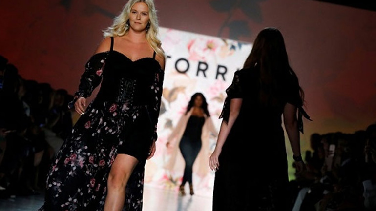 Plus size δημιουργίες και μοντέλα στη NYFW