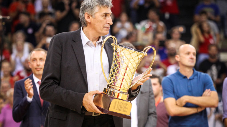 Ο Παναγιώτης Φασούλας με το πρώτο ευρωπαϊκό του Ολυμπιακού υπό τις οδηγίες του Ντούσαν Ίβκοβιτς