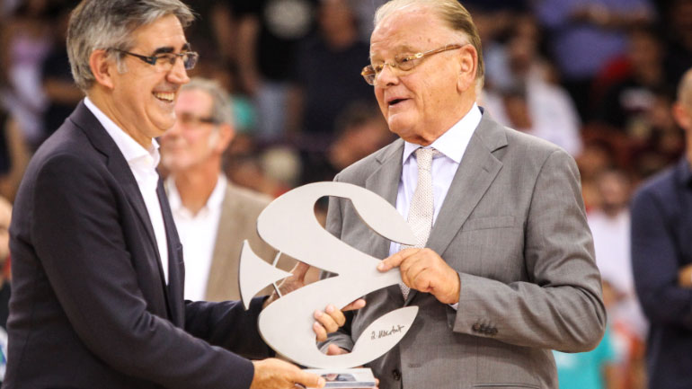 Ο Μπερτομέου βραβεύει τον Ντούντα