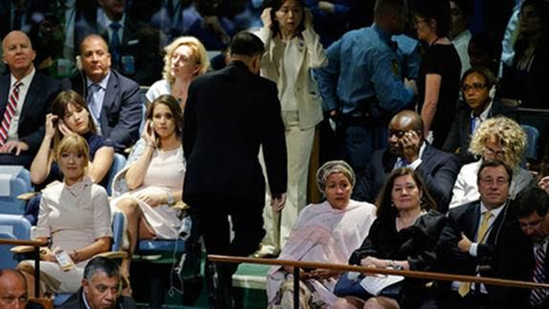 Ο εκπρόσωπος της Β. Κορέας στον ΟΗΕ αποχωρεί από την αίθουσα της γενικής συνέλευσης πριν αρχίσει την ομιλία του ο Ντ. Τραμπ