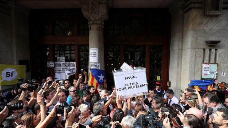 Ισπανία: Στους δρόμους οι Καταλανοί μετά τη σύλληψη 12 μελών της κυβέρνησης