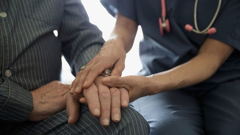 Chatbot βοηθά κάποιον να γράψει τη διαθήκη του και να προετοιμάσει την κηδεία του