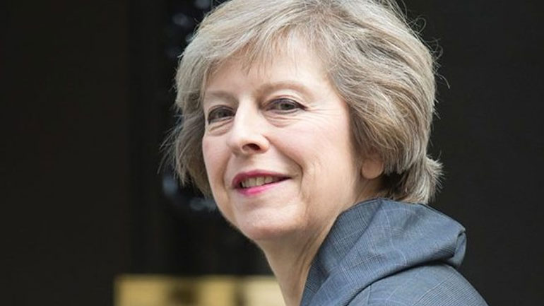 Η Μέι θα προσφέρει 20 δισ. ευρώ για το κλείσιμο της τρύπας του προϋπολογισμού της Ε.Ε.