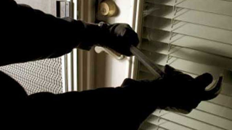 Πέλλα: Εισέβαλαν στο σπίτι ηλικιωμένου, τον χτύπησαν και τον λήστεψαν