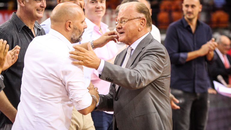 Ο Τζόρτζεβιτς και ο Ίβκοβιτς σε θερμό εναγκαλισμό