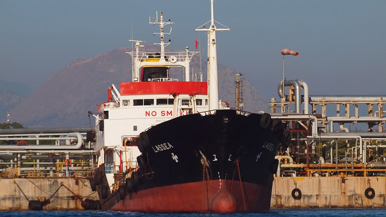 Στα ΕΛΠΕ αναμένεται να αδειάσει τα καύσιμα που απάντλησε από το ΑΓ.ΖΩΝΗ 2  το «Lassea»
