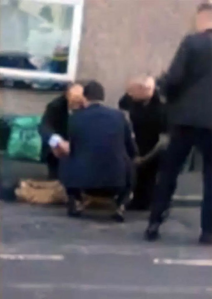 Η στιγμή της σύλληψης του 25χρονου υπόπτου σε περιοχή του Νιούπορτ