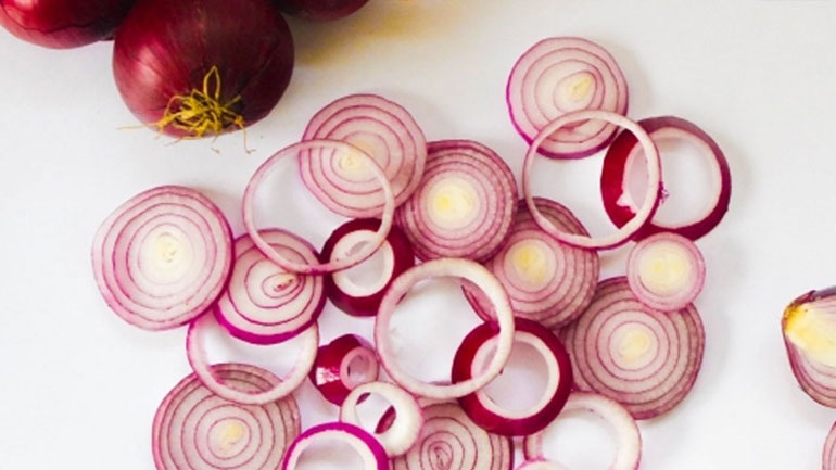 Το κρεμμύδι ως φάρμακο σε διδακτορική διατριβή με θέμα τα λαϊκά γιατροσόφια!