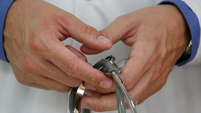 Με ιλαρά έξι γιατροί δημοσίων νοσοκομείων