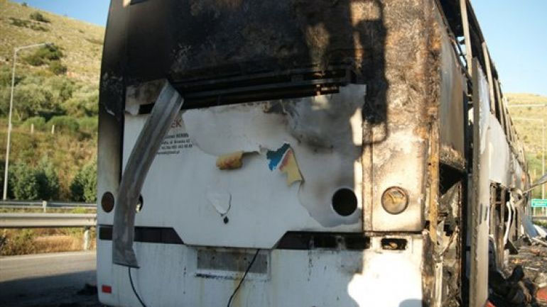 Διώροφο σχολικό λεωφορείο πήρε φωτιά στην ανατολική Θεσσαλονίκη