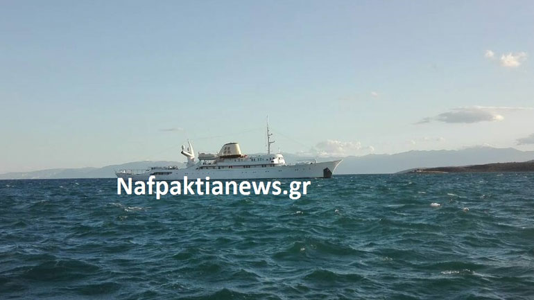 Η θρυλική θαλαμηγός του Ωνάση «Χριστίνα» ανοιχτά της Ιτέας