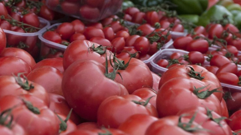 Δέσμευση 6,4 τόνων ντομάτας στη λαχαναγορά του Ρέντη