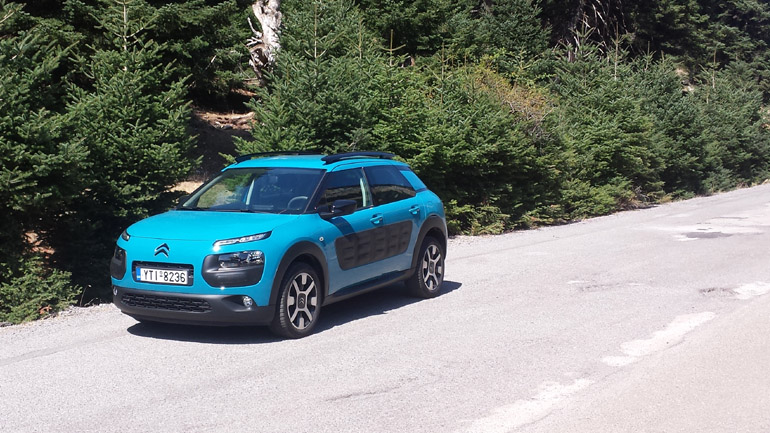 Η έκδοση 1.6 BlueHDi 100 S&S με Grip Control κοστίζει 17.891 ευρώ