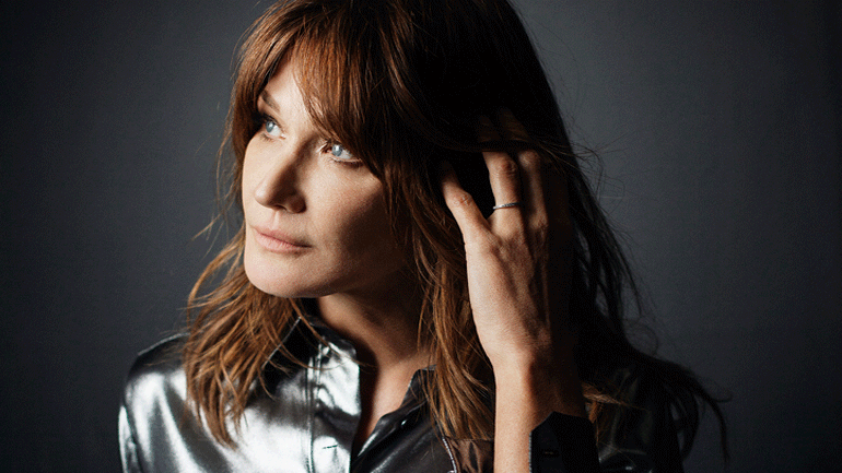 Η Κάρλα Μπρούνι στο θέατρο Παλλάς