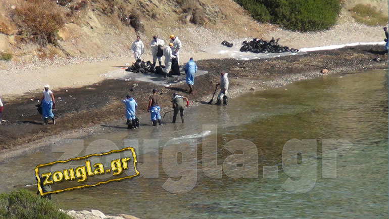 Οι επιπτώσεις της καταστροφής στις ακτές της Σαλαμίνας με τον φακό του zougla.gr