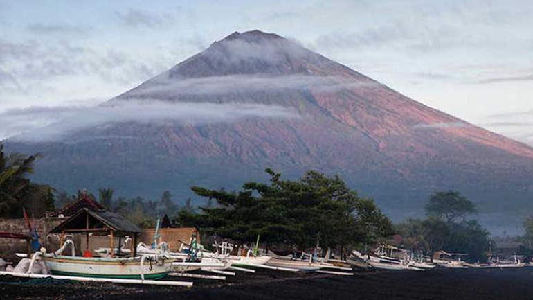 Ινδονησία: Ξύπνησε το ηφαίστειο Γκούνουνγκ Άγκουνγκ στο Μπαλί