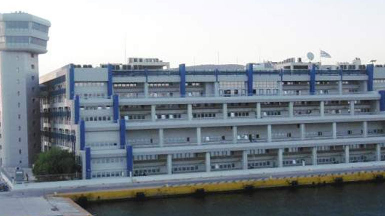 Παρέμβαση του Ρουβίκωνα στο υπουργείο Ναυτιλίας «για το οικολογικό έκλημα στον Σαρωνικό»