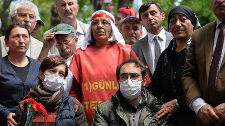 Τουρκία: Προφυλακίστηκαν 14 δικηγόροι που είχαν αναλάβει την υπεράσπιση δύο κρατουμένων απεργών πείνας