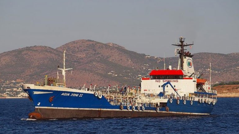 To «Siros» ξεκίνησε την απάντληση των πετρελαιοειδών από το βυθισμένο «Αγία Ζώνη ΙΙ»
