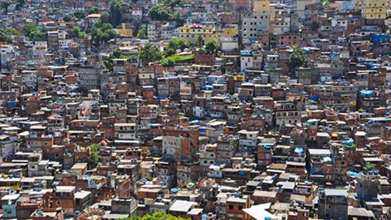 Ρίο ντε Τζανέιρο: Ο στρατός αναπτύχθηκε στη φαβέλα Ροσίνια όπου μαίνονται συγκρούσεις μεταξύ συμμοριών