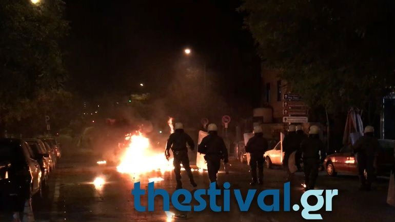 Ένταση και μολότοφ τα ξημερώματα του Σαββάτου στη Θεσσαλονίκη