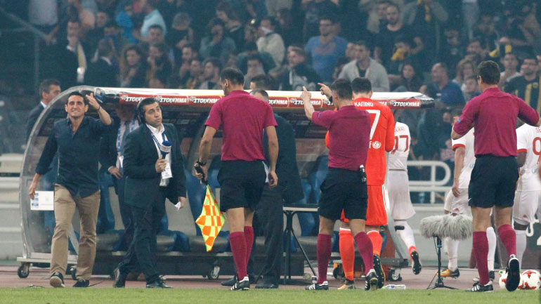 Διεκόπη προσωρινά το ντέρμπι στο ΟΑΚΑ