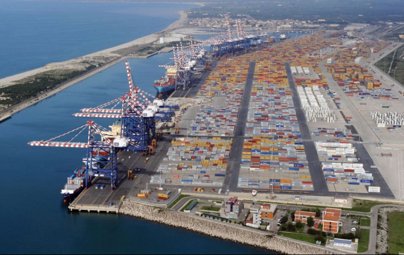 Tο λιμάνι της Gioia Tauro της Καλαβρίας (νότια Ιταλία)