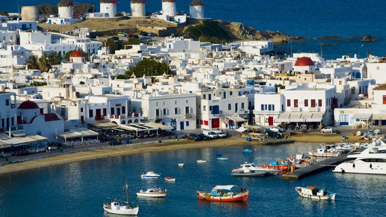 Χιλιάδες ευρώ η λεία σπείρας που διέπραττε κλοπές σε καταλύματα στη Μύκονο