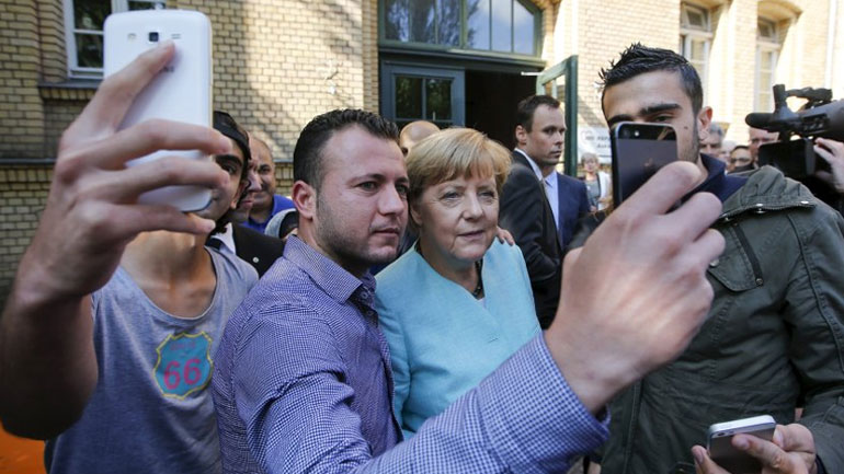 Οι Σύροι πρόσφυγες γιορτάζουν τη νίκη της Μέρκελ αλλά φοβούνται για την άνοδο της ακροδεξιάς