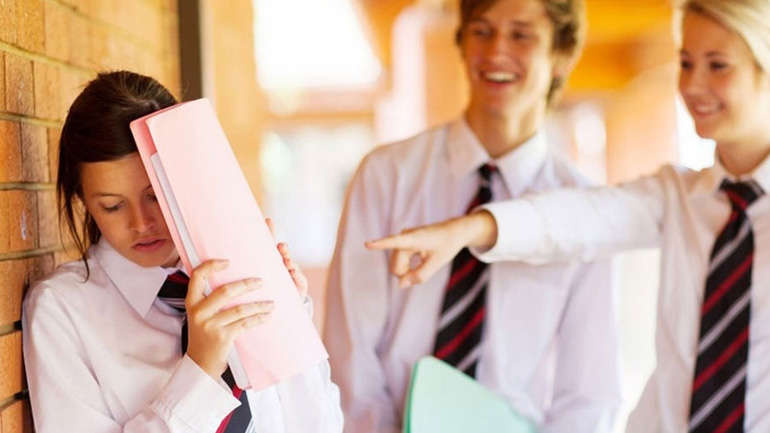 Αυτό είναι το πρόβλημα όταν είσαι δημοφιλής στο σχολείο