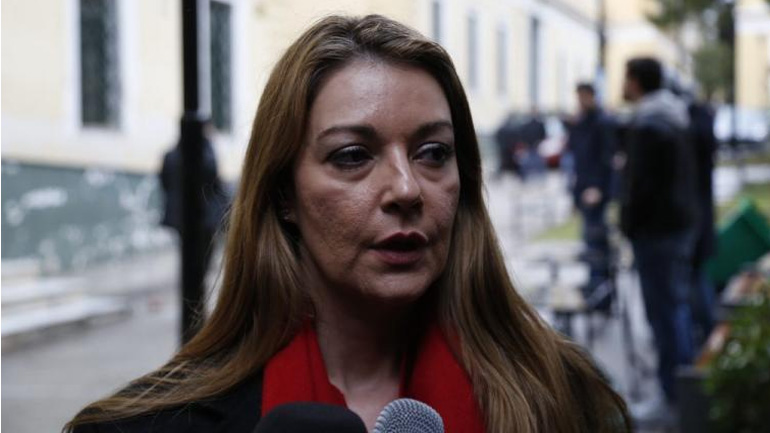 Αγωγή κατά της Ντόρας Μπακογιάννη καταθέτει η σύζυγος του Πάνου Καμμένου