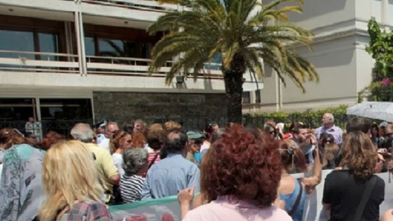 Στο υπουργείο Οικονομικών οι απλήρωτες καθαρίστριες