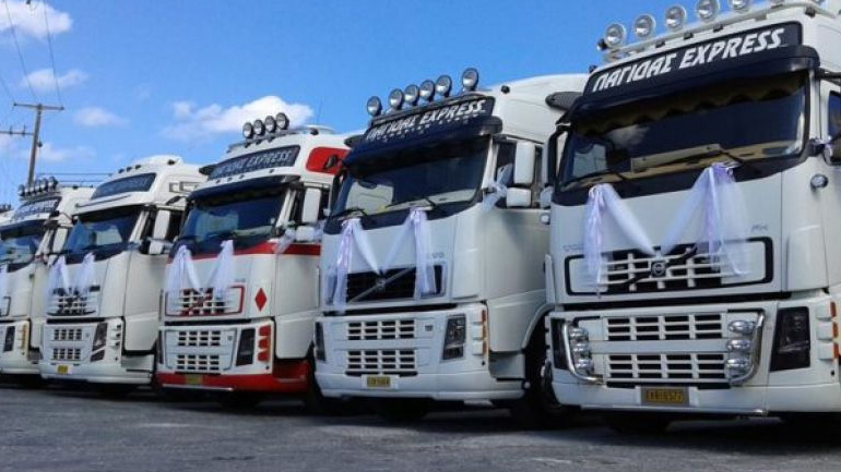 Γάμος με…. τράκτορες στη Σύρο!