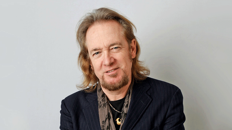 O κιθαρίστας των Iron Maiden παίζει … λαούτο στην Ελούντα!