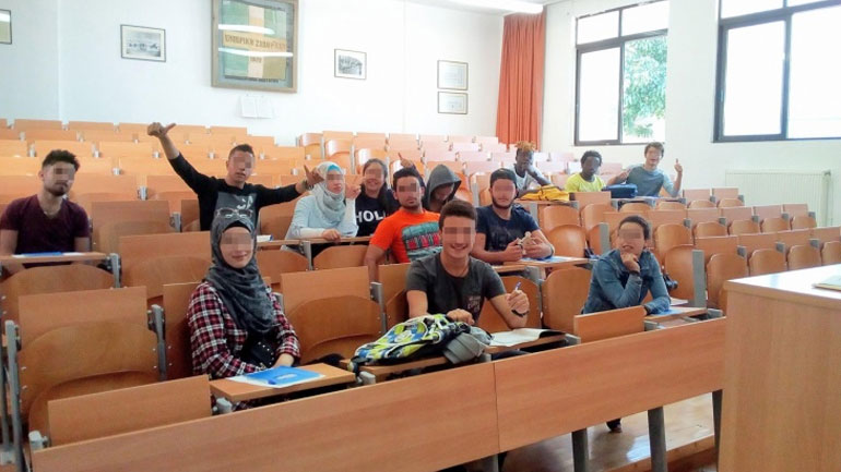 Τα ασυνόδευτα προσφυγόπουλα ξεκίνησαν σχολείο και στη Χίο