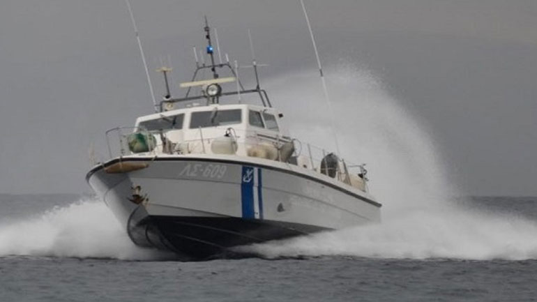 Εισροή υδάτων σε φορτηγό αμμοληπτικό πλοίο στην Ελευσίνα Εισροή υδάτων σε φορτηγό αμμοληπτικό πλοίο στην Ελευσίνα