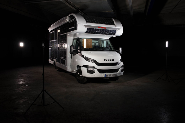 Ένα όχημα καλυμμένο με φωτοβολταϊκά πάνελ