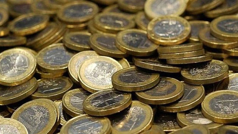 Υποχωρεί το ευρώ έναντι του δολαρίου στην αγορά συναλλάγματος