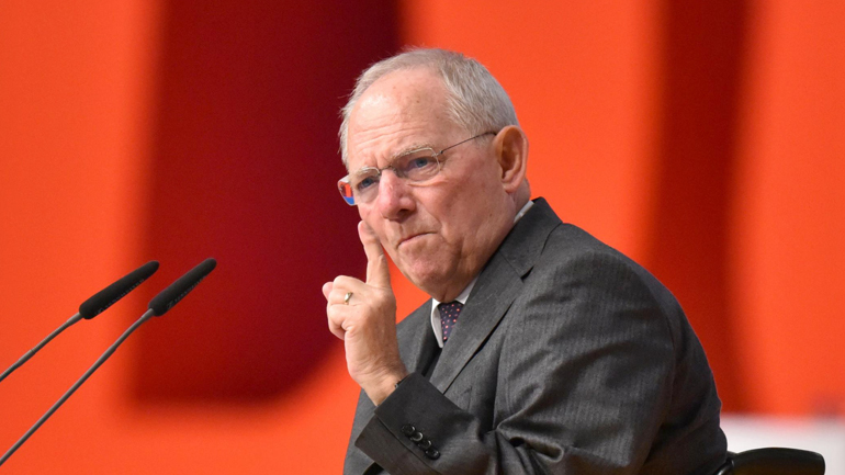 Γύρω-γύρω όλοι και στη μέση ο Σόιμπλε