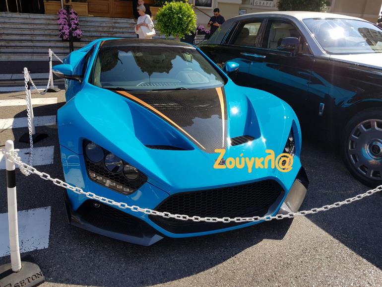 Το... δανέζικο hyper car έξω από το καζίνο στο Μονακό και παρκαρισμένο δίπλα σε μία Rolls Royce