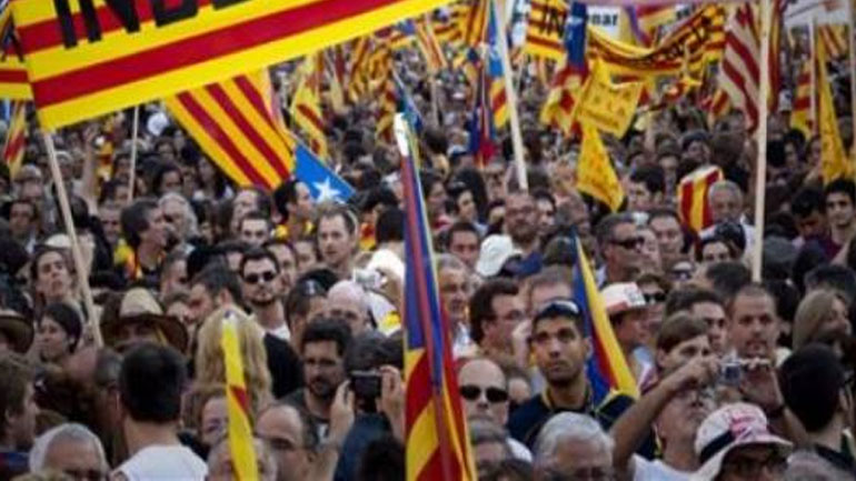 Χιλιάδες φοιτητές στους δρόμους της Βαρκελώνης υπέρ του δημοψηφίσματος