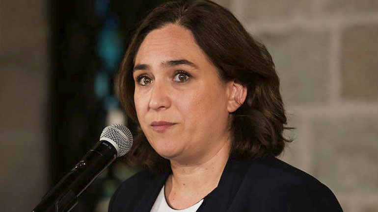 Η δήμαρχος της Βαρκελώνης καλεί την Ε.Ε. να αναλάβει μεσολαβητικό ρόλο