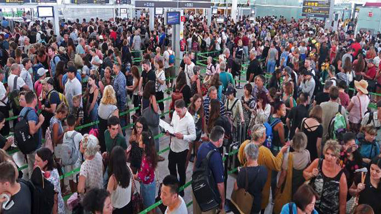 Βλάβη στο σύστημα check-in προκάλεσε προβλήματα σε πολλά αεροδρόμια